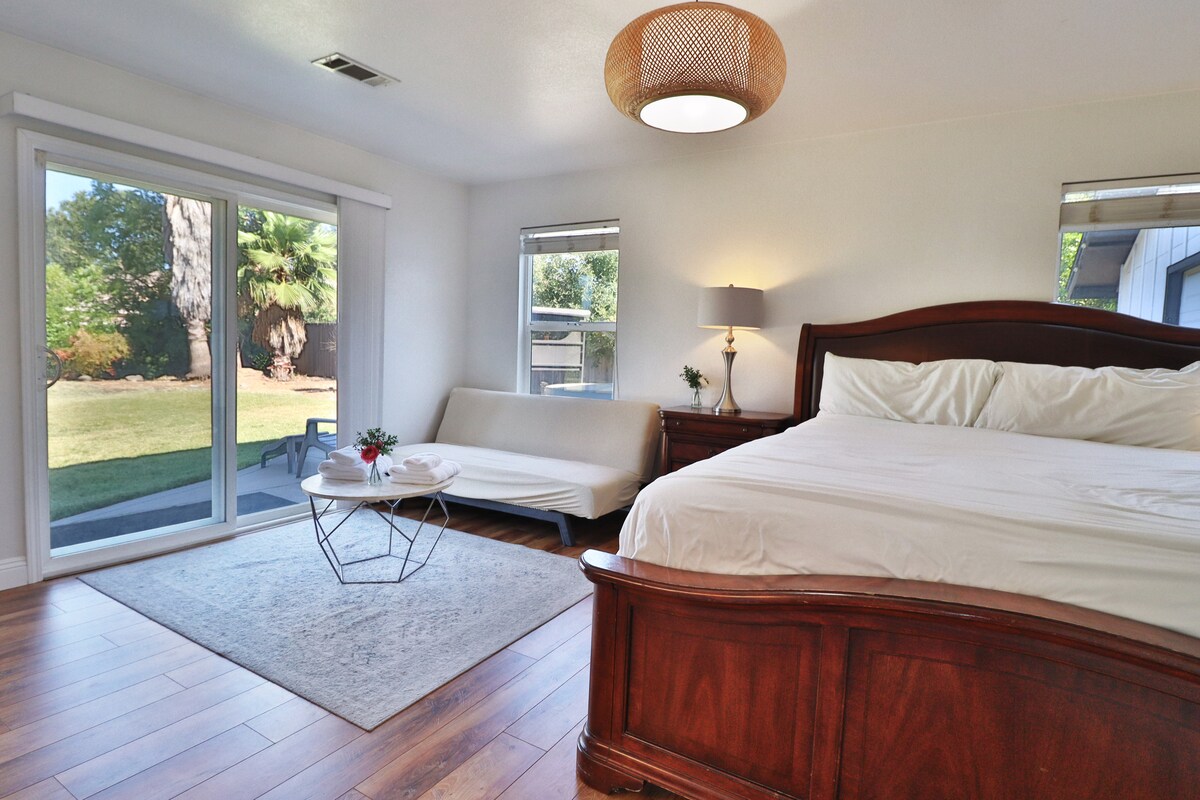 Modern Farmhouse Walkable To Amenities! - Carmichael Modern Farmhouse Walkable To Amenities! - Carmichael