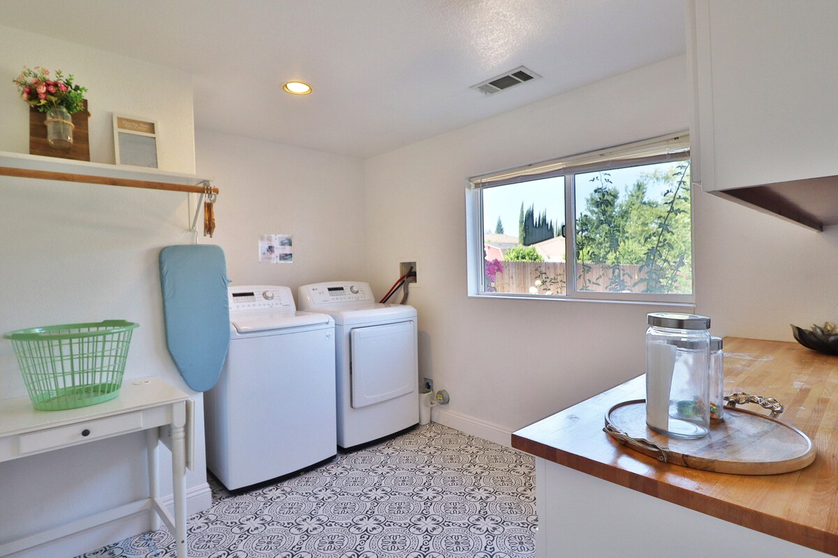 Modern Farmhouse Walkable To Amenities! - Carmichael Modern Farmhouse Walkable To Amenities! - Carmichael