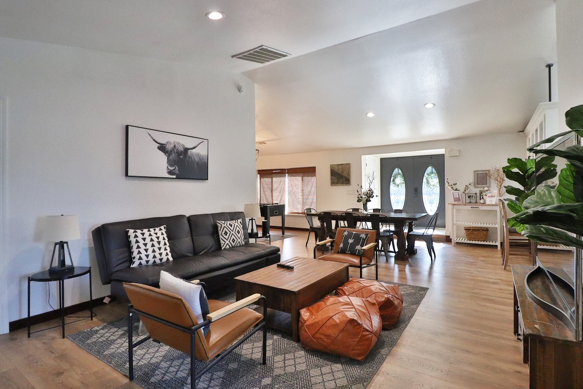 Modern Farmhouse Walkable To Amenities! - Carmichael Modern Farmhouse Walkable To Amenities! - Carmichael