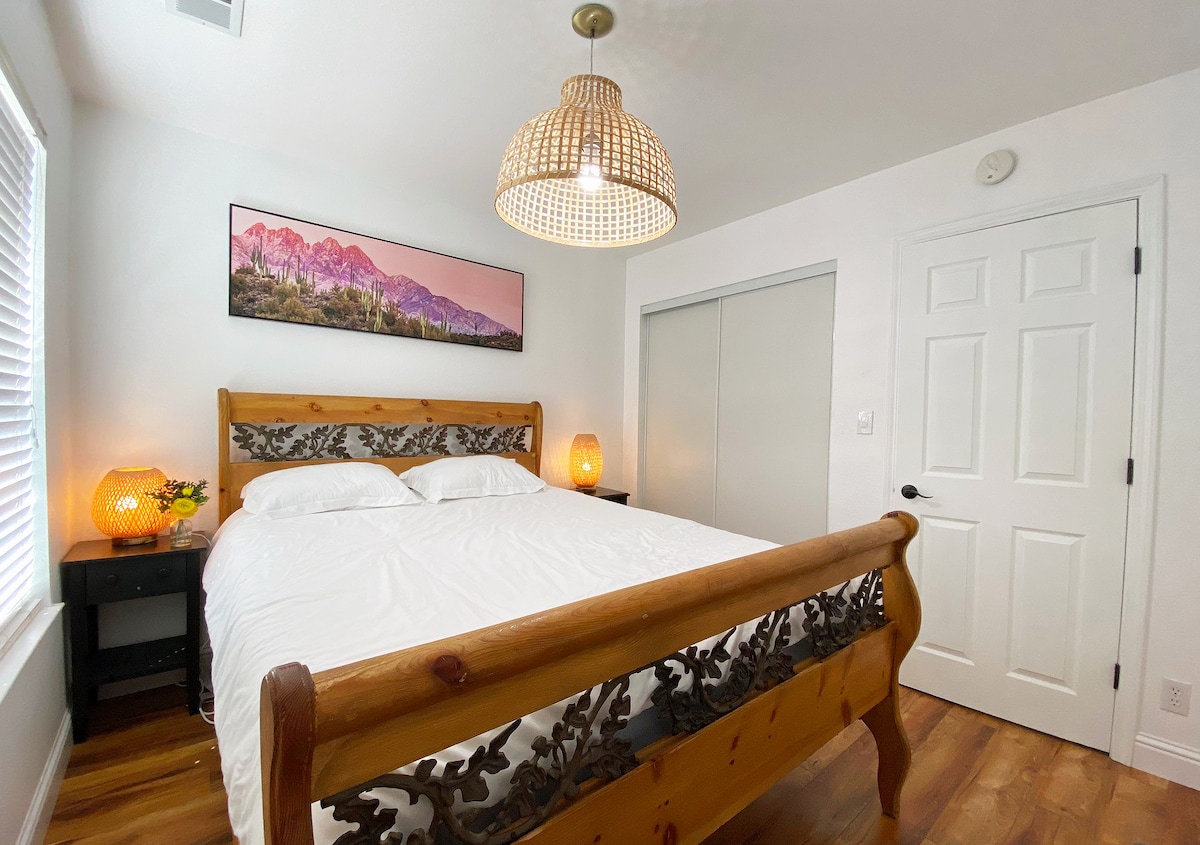 Modern Farmhouse Walkable To Amenities! - Carmichael Modern Farmhouse Walkable To Amenities! - Carmichael