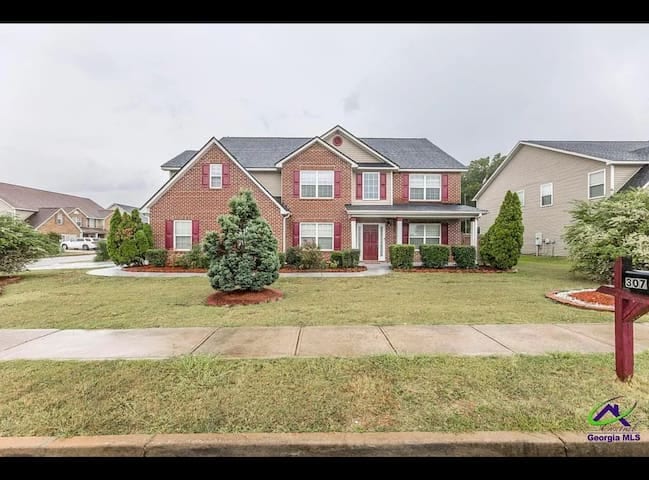 Cozy home in Warner Robins - Warner Robins