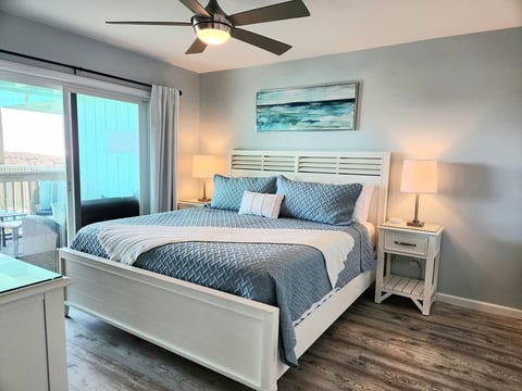 Oceanfront Condo with pool. Walk to boardwalk.