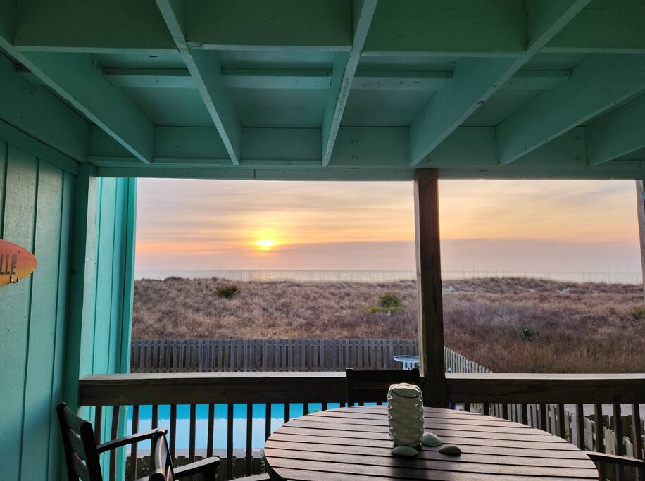 Oceanfront/Pool/Views/King Beds/Walk to boardwalk