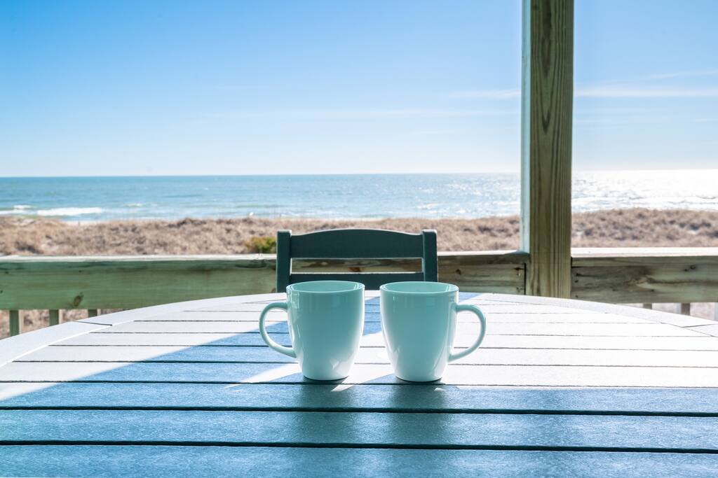 Oceanfront. Pool. King Bed.Walk to Boardwalk.View!