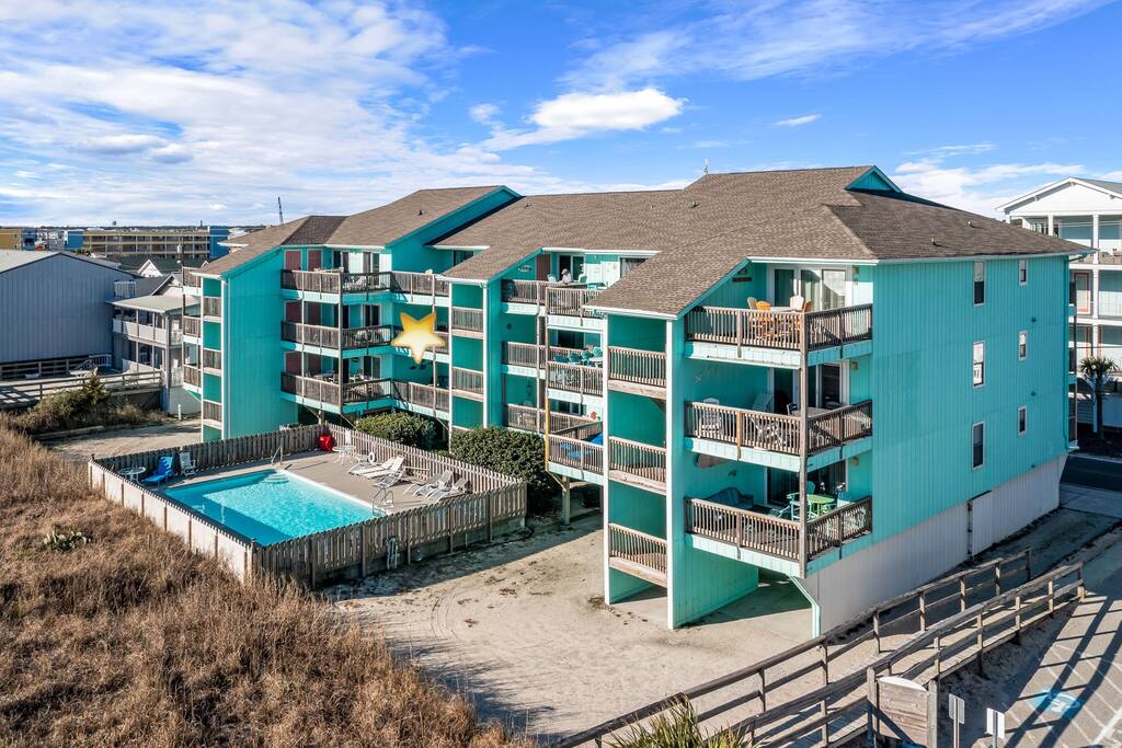 Oceanfront. Pool. King Bed.Walk to Boardwalk.View!