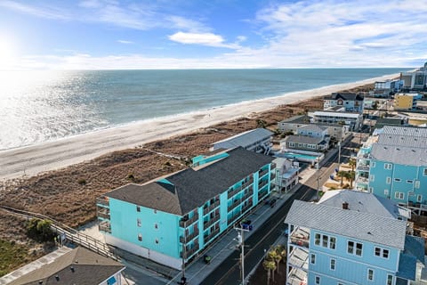 Oceanfront condo, Pool, Views, walkable