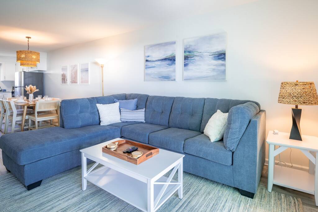 Oceanfront. Pool. King Bed.Walk to Boardwalk.View!