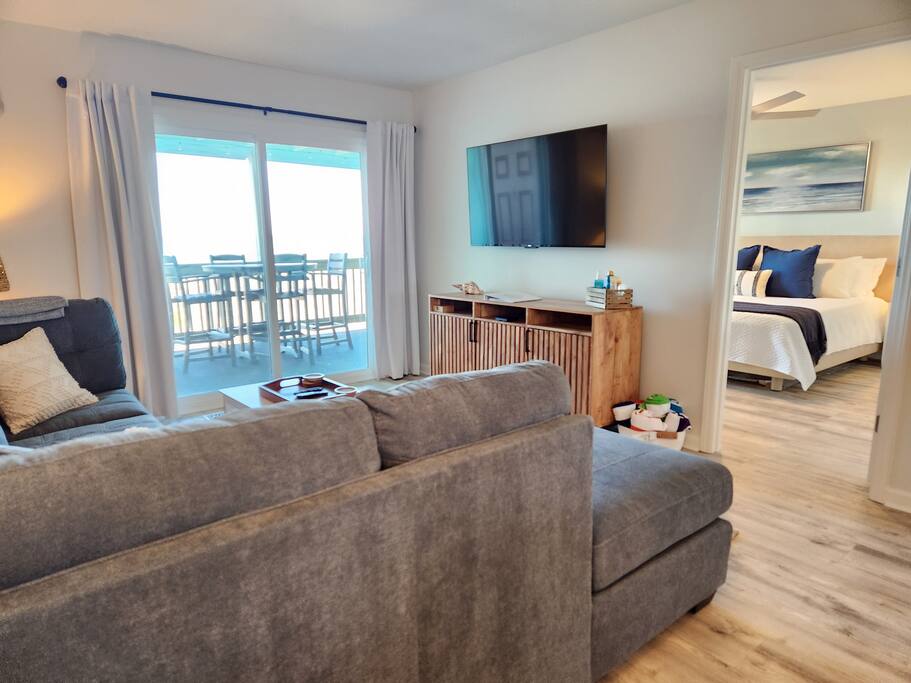 Oceanfront. Pool. King Bed.Walk to Boardwalk.View!