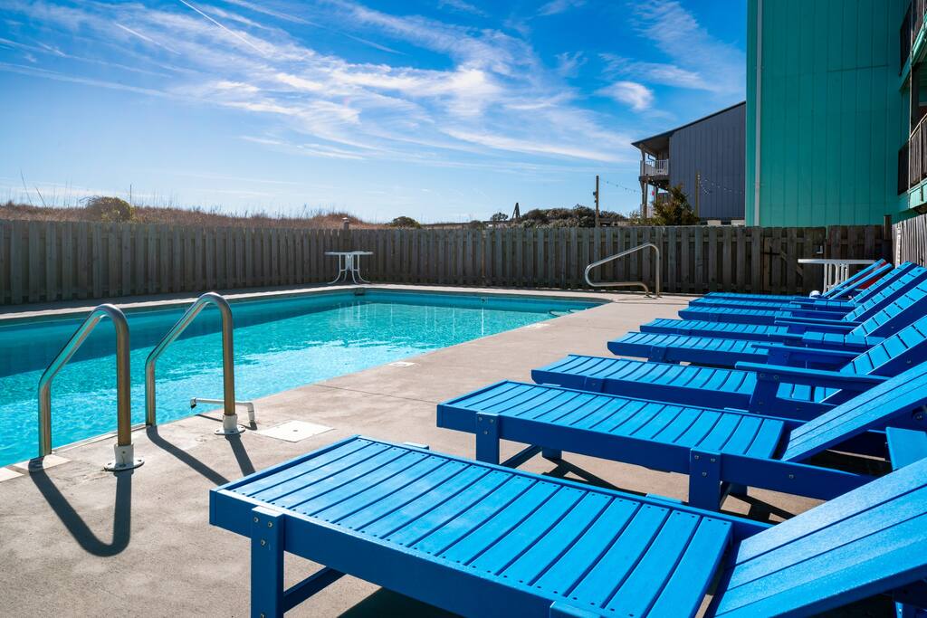 Oceanfront. Pool. King Bed.Walk to Boardwalk.View!