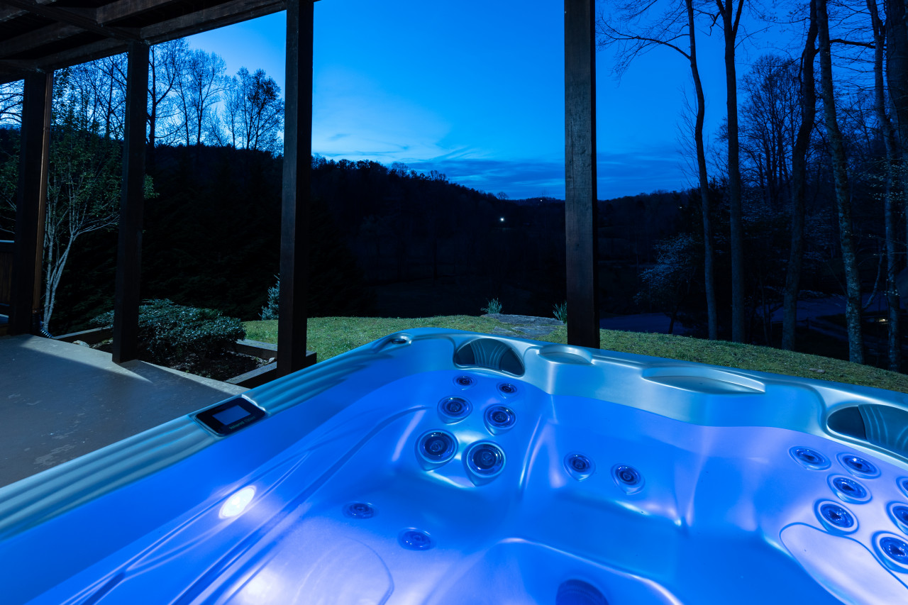 lazy-bear-lodge-3br-creekside-retreat/