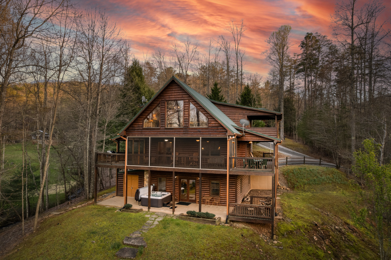 lazy-bear-lodge-3br-creekside-retreat/