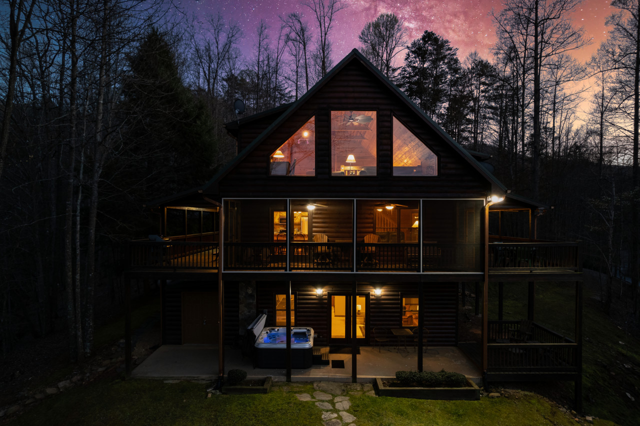 lazy-bear-lodge-3br-creekside-retreat/