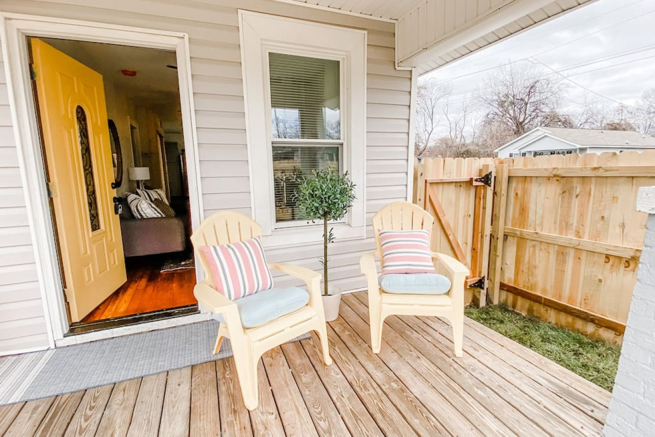 Downtown Charm - 2BR, Private Backyard