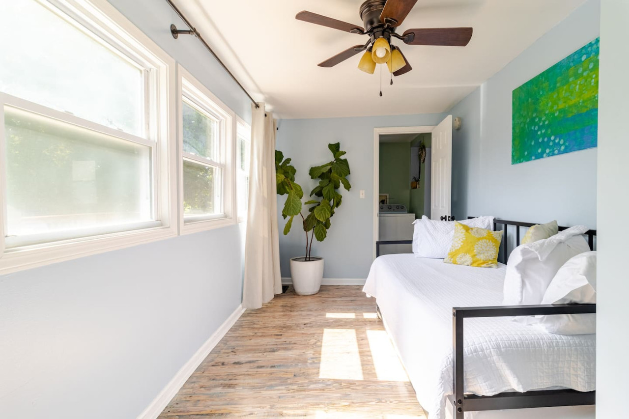 Kid-friendly 3/2 Home, 3 Mins to Downtown + Deck