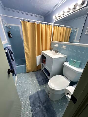 Retro! - 4BR Near Sav Airport