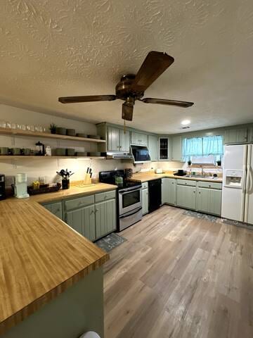Retro! - 4BR Near Sav Airport