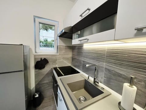 Apartments Apartments -T and T - Unit 376502-13