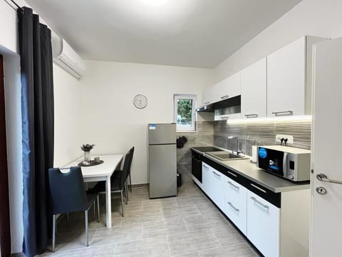 Apartments Apartments -T and T - Unit 376502-13