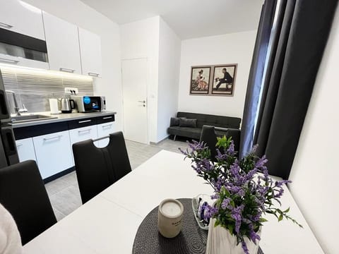 Apartments Apartments -T and T - Unit 376502-13