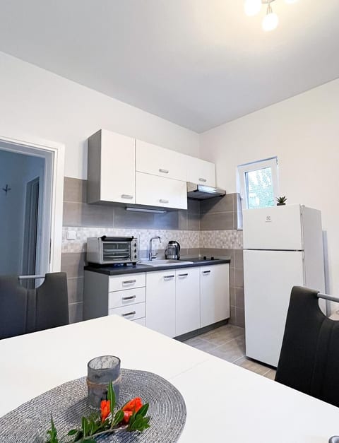 Apartments Apartments -T and T - Unit 376503-13