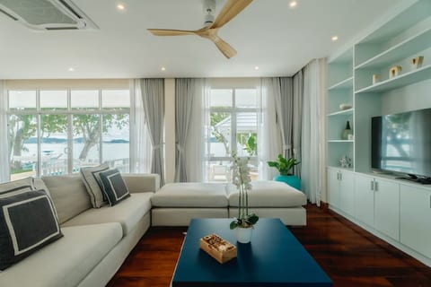 Absolutely Beachfront Villa with Pictureque View.