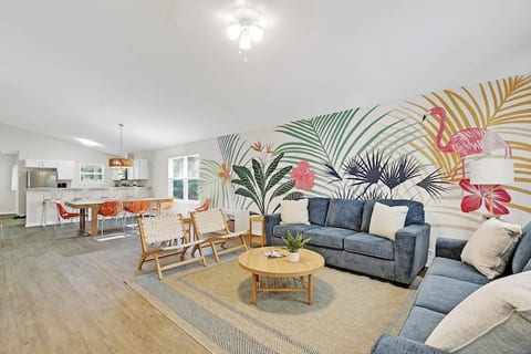 Pool~4 bdr~Game Room~Close2Downtown~Pet-Friendly