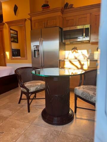 Pet Friendly Guesthouse Private Yard + Free Prkg