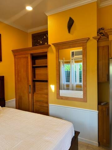 Pet Friendly Guesthouse Private Yard + Free Prkg