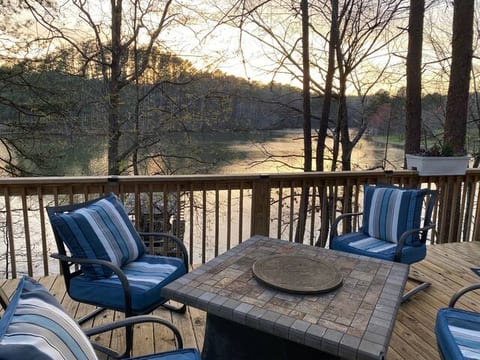 Lake Cottage Valentines special