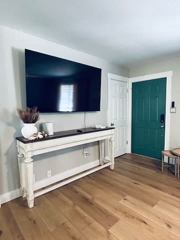 Florida Beach House /2 king beds/ Dogs/Fenced yard