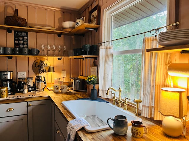 Family Friendly: Mtn Views, Game Room, Mins to Ski
