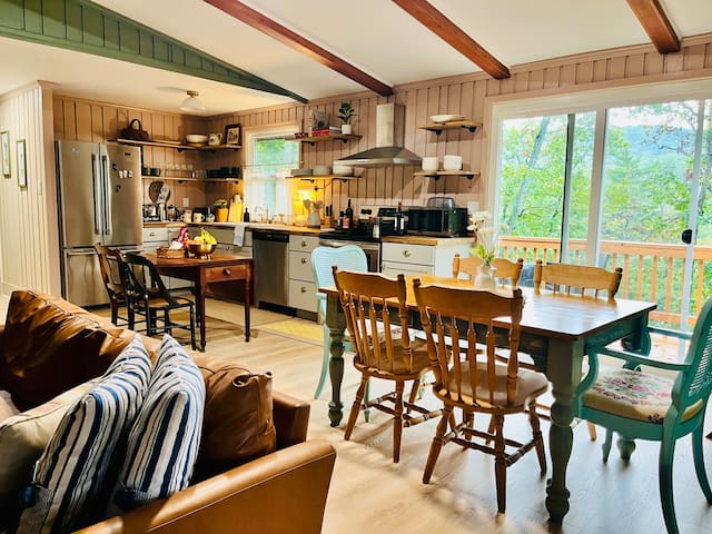 Family Friendly: Mtn Views, Game Room, Mins to Ski