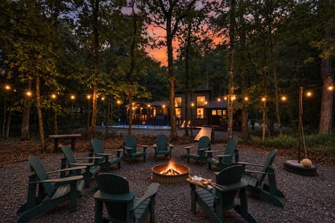 Cozy Sunset Cabin Fire Pit Retreat