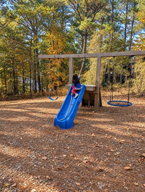 Stone Mountain Lodge | Luxury 6-Bedroom Cabin in Hochatown | Sleeps 16