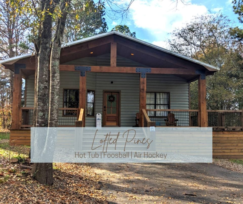 Lofted Pines, Hot Tub, Arcade, Air Hockey - Broken Bow