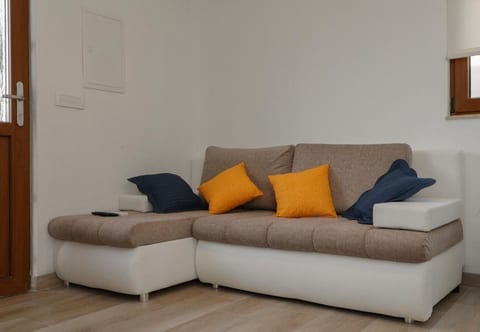 House Irena - Unit 374338-13