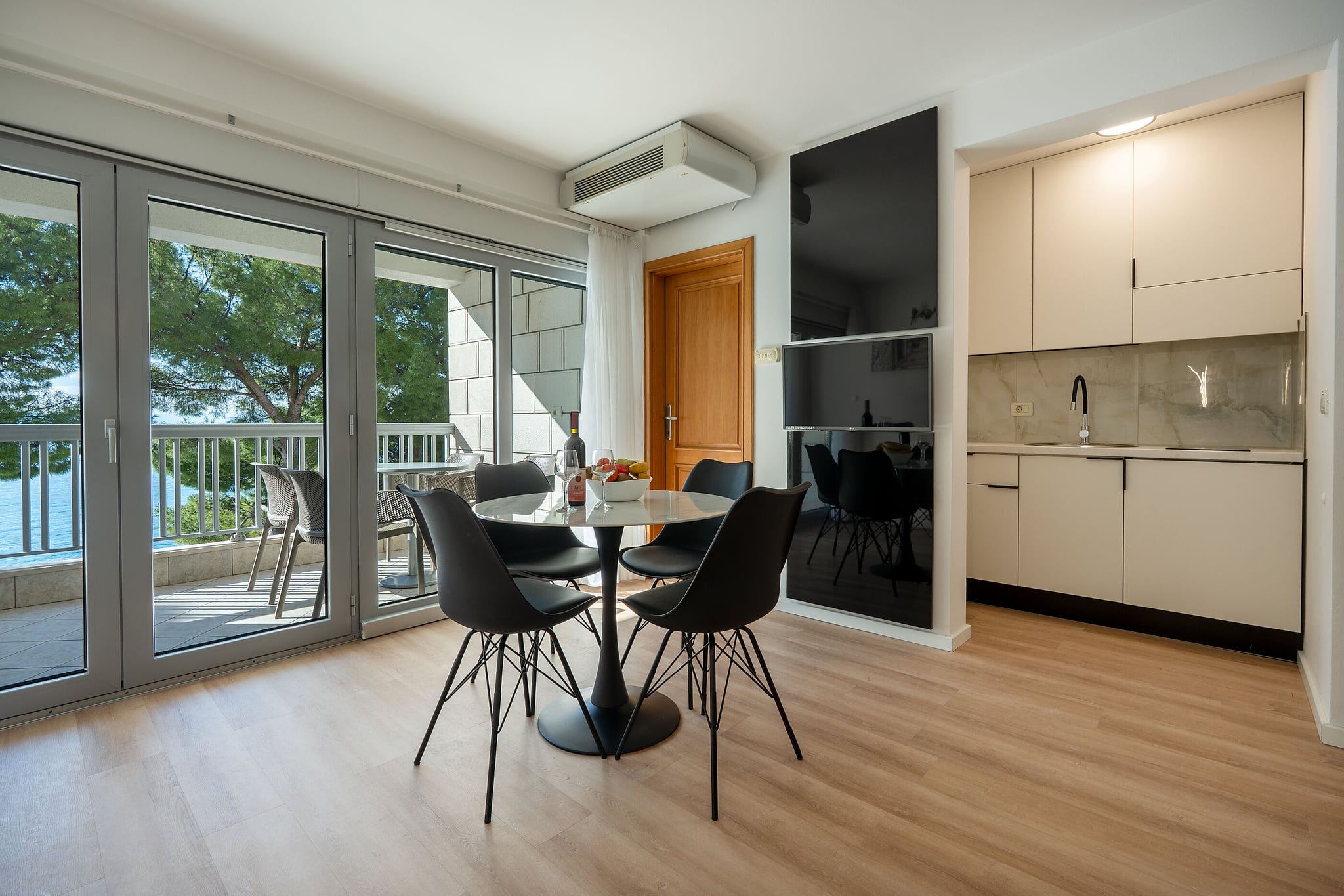 Apartments and Rooms Residence Simic - Unit 376512-13