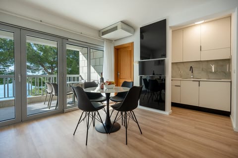 Apartments and Rooms Residence Simic - Unit 376512-13