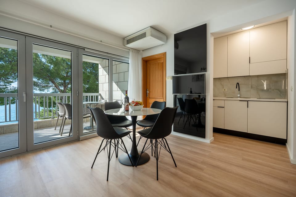 Apartments and Rooms Residence Simic - Unit 376512-13