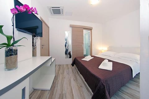 Apartments and Rooms Residence Simic - Unit 376516-13