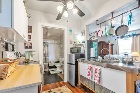 Private & Peaceful Cozy Cottage-entire guesthouse