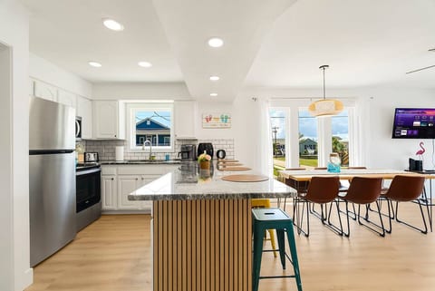 Beach House in Cherry Grove • Sleeps 12 • Pool