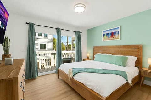 Beach House in Cherry Grove • Sleeps 12 • Pool