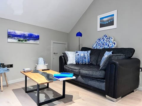 RiverVistaRetreat: Luxury Apt w/Views, Parking&Spa