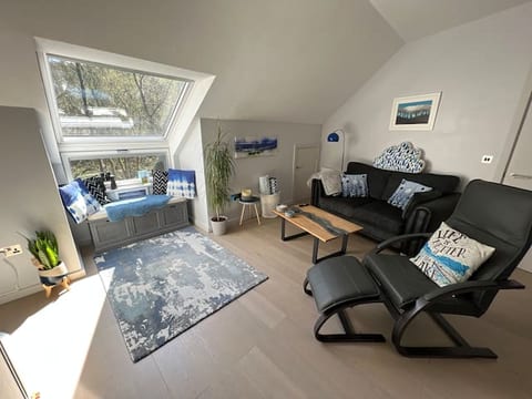 RiverVistaRetreat: Luxury Apt w/Views, Parking&Spa