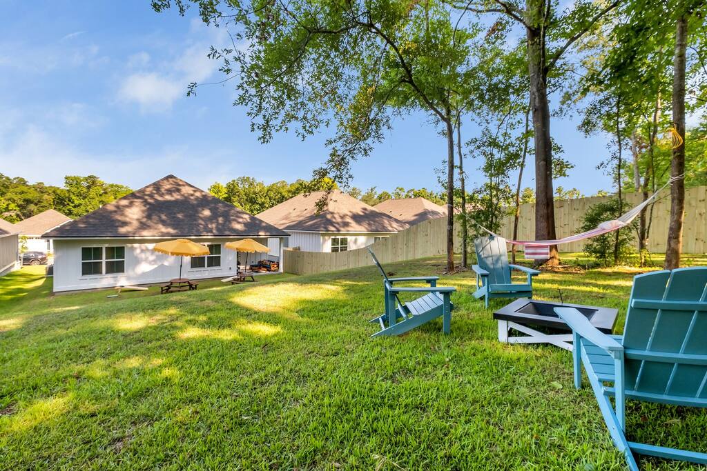 spacious-cottage-or-king-bed-or-nearhwy10-or-bbqgrill/