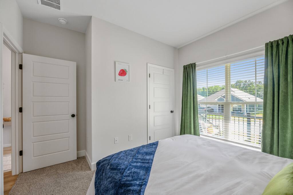 spacious-cottage-or-king-bed-or-nearhwy10-or-bbqgrill/