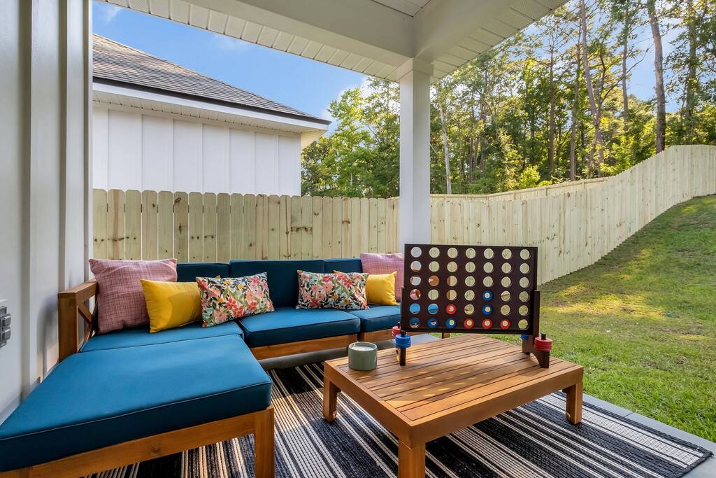 spacious-cottage-or-king-bed-or-nearhwy10-or-bbqgrill/