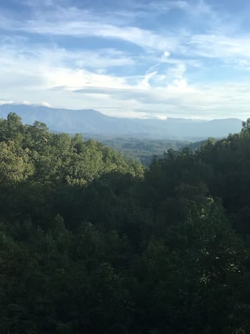 Awesome Private Mountain views Resort Pool &HotTub