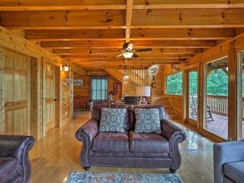 Awesome Private Mountain views Resort Pool &HotTub
